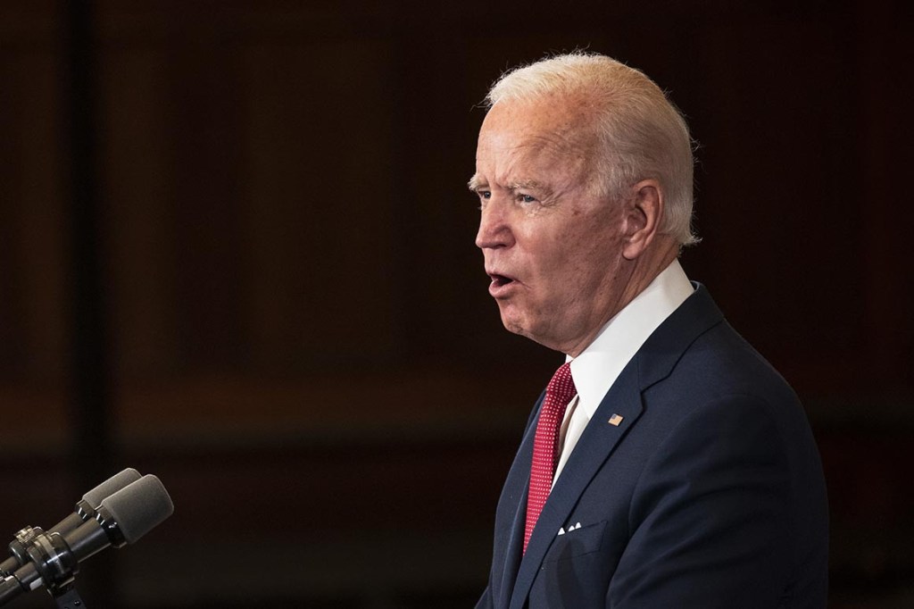 Joe Biden se met au côté des &laquo;&nbsp;communautés ayant un genou sur le cou depuis longtemps&nbsp;&raquo;