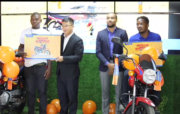 RECHAJE POU W GENYEN : Deux clients de la Natcom ont déjà reçu leurs&nbsp;motocyclettes