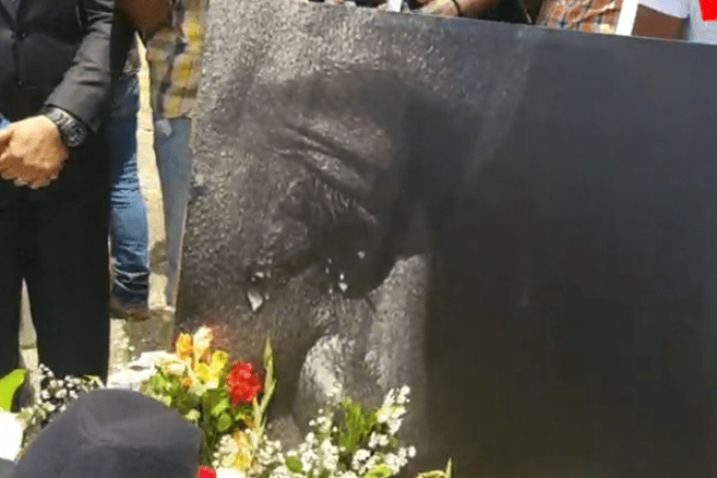 Des citoyens ont honoré la mémoire de Jovenel Moïse devant le palais&nbsp;national