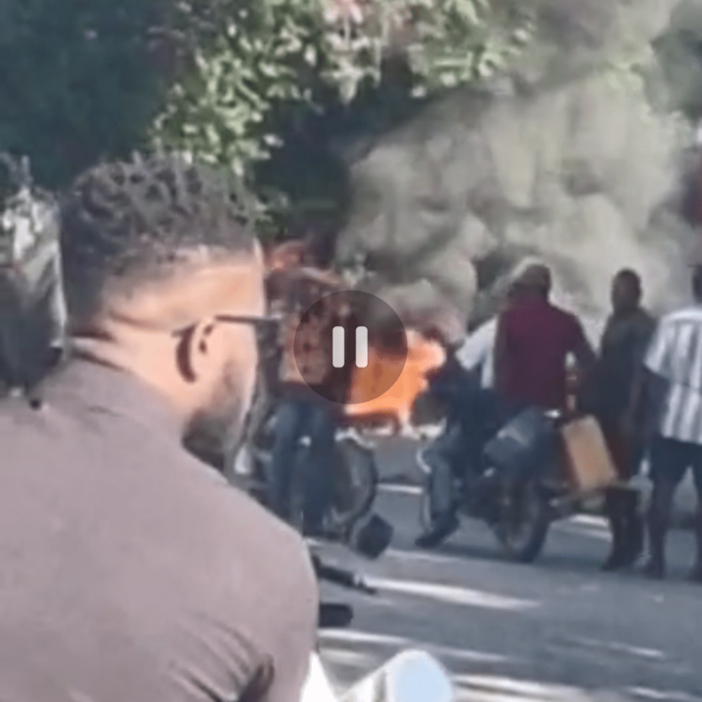 Mouvement anti-Ariel : Des pneus enflammés au niveau de Musseau