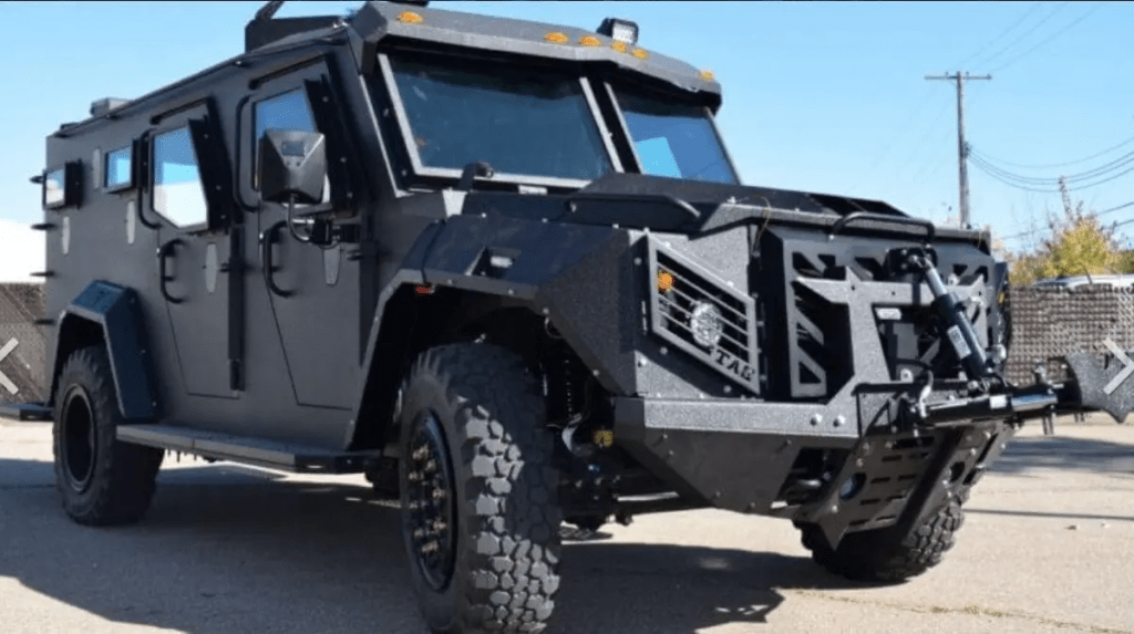 Des blindés de la police utilisés comme taxis dans les zones&nbsp;rouges