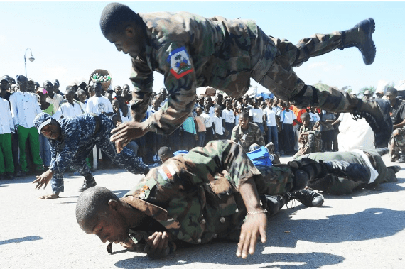 Tandis que la République dominicaine mobilise ses soldats sur la frontière, l’armée d’Haïti&nbsp;recrute