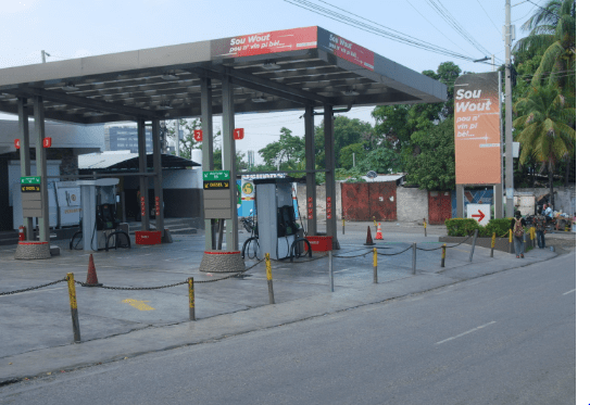 Ariel Henry refuse de démissionner, une nouvelle pénurie de carburant surgit