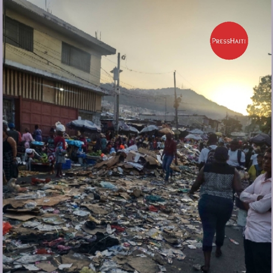 Les marchés publics de Pétion-Ville empestent, la mairie&nbsp;s&rsquo;éclipse