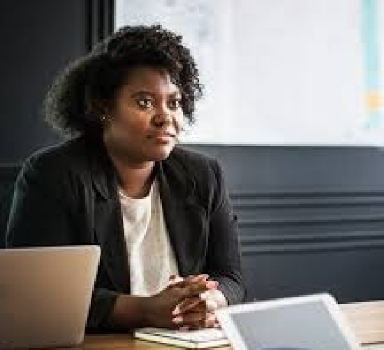 Des employés en difficulté de salaire à cause des attaques contre des&nbsp;banques