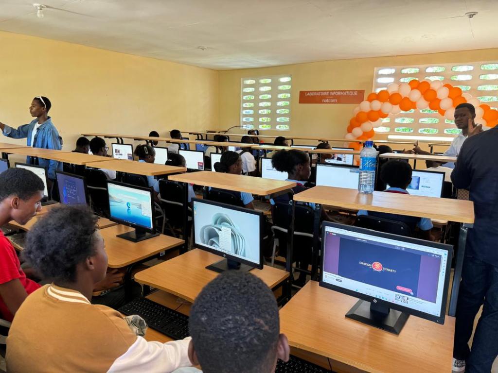 Education / Ouanaminthe: La Natcom fait don d’un laboratoire informatique au Lycée&nbsp;Capois-La-Mort