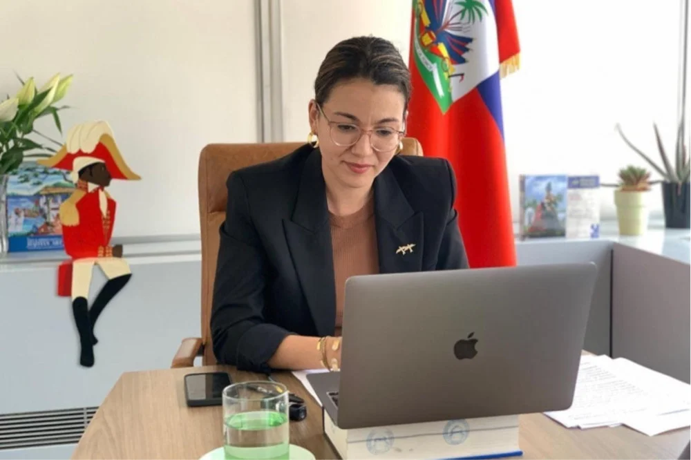 Les diplomates doivent faire leur déclaration de patrimoine, selon Mme.&nbsp;Dupuy