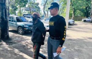 Arrestation d’un suspect dans le meurtre d’un enseignant à la retraite à&nbsp;Santiago