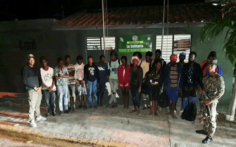 Saint-Domingue : 29 Haïtiens sans papiers interceptés alors qu’ils tentaient d’échapper aux contrôles&nbsp;militaires