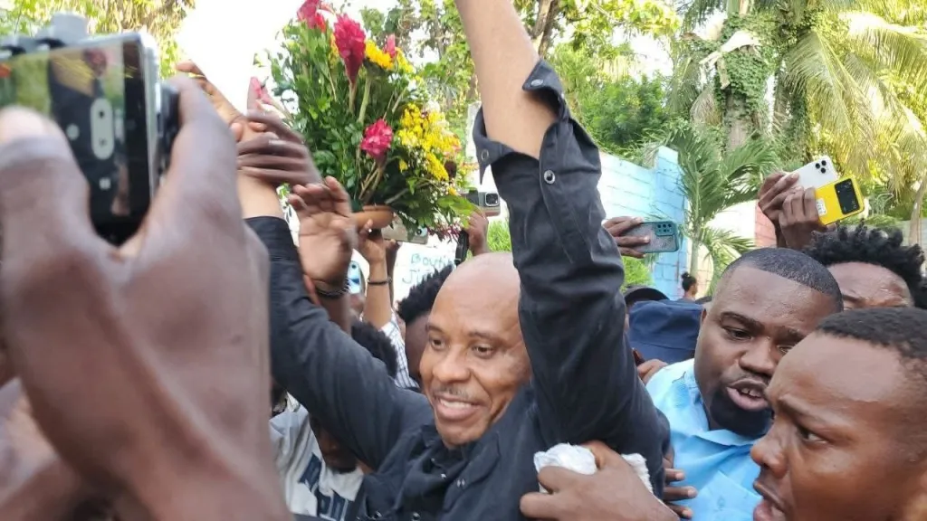 Nenel Cassy libéré, la police humiliée, le commissaire du gouvernement&nbsp;révoqué