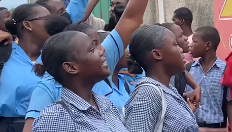 Lycée Jean Marie Vincent : Sans professeur, les élèves passent à la violence