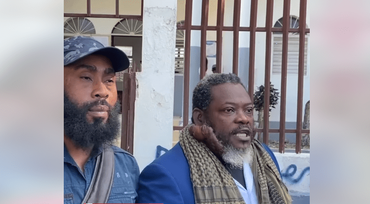 Manifestation devant le parquet de Fort-Liberté : plaidoyer pour la libération du pasteur&nbsp;Moïse