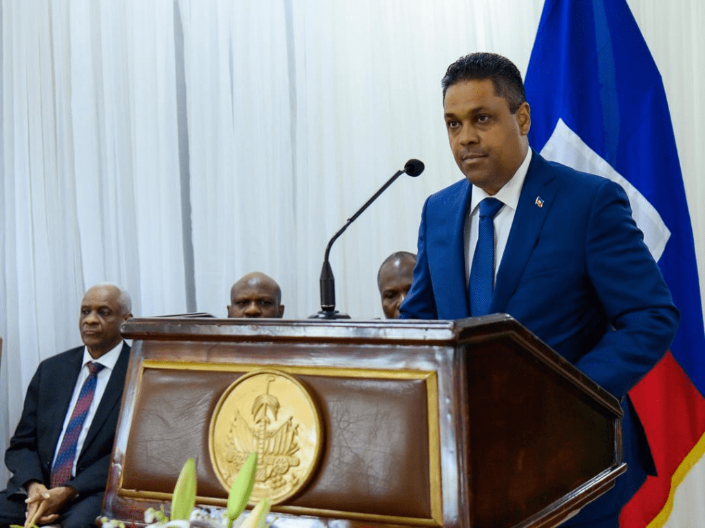 Laurent Saint-Cyr appelle à l’unité mais évite la question des sanctions&nbsp;américaines