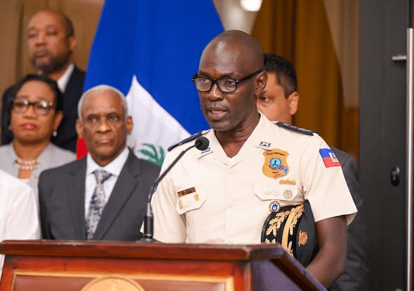 Noël de solidarité : la PNH aux côtés des enfants de policiers tombés en service