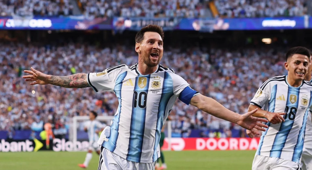 Argentine 3-0 Algérie : Messi lance la défense du titre en&nbsp;patron