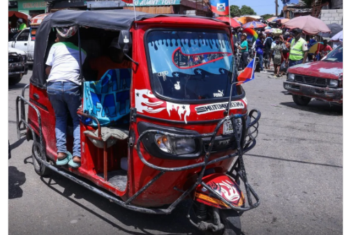 Pétion-Ville : les chauffeurs de motos à trois roues contestent la limitation de leur&nbsp;circuit