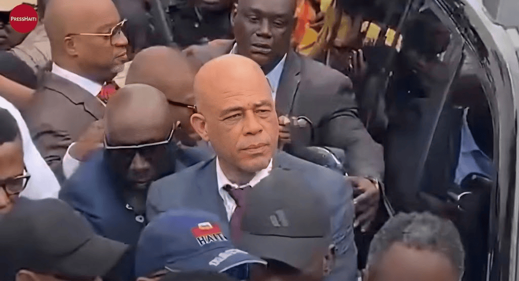 Michel Martelly dépose ses pièces de candidature à la présidence